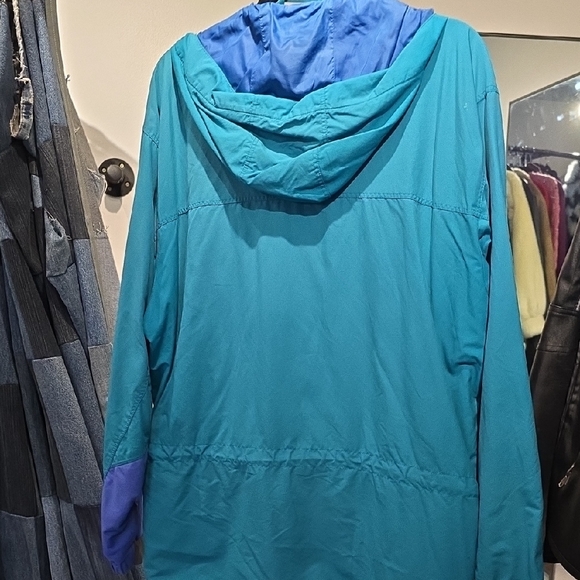 Patagonia Women's Teal and Purple Ski Jacket - Picture 5 of 9